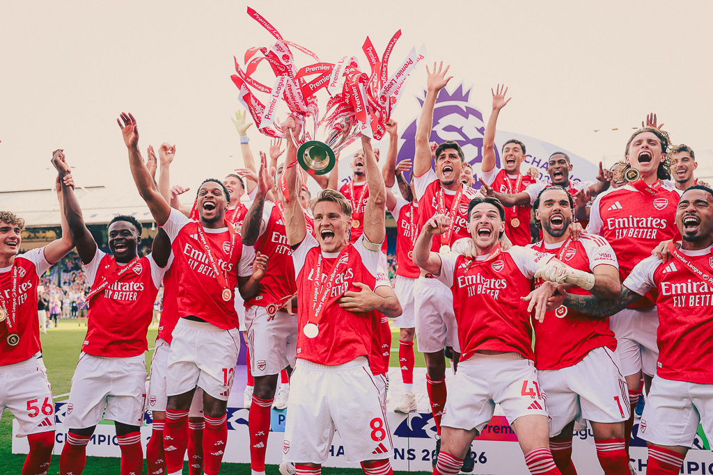Gaya Arsenal Angkat Piala