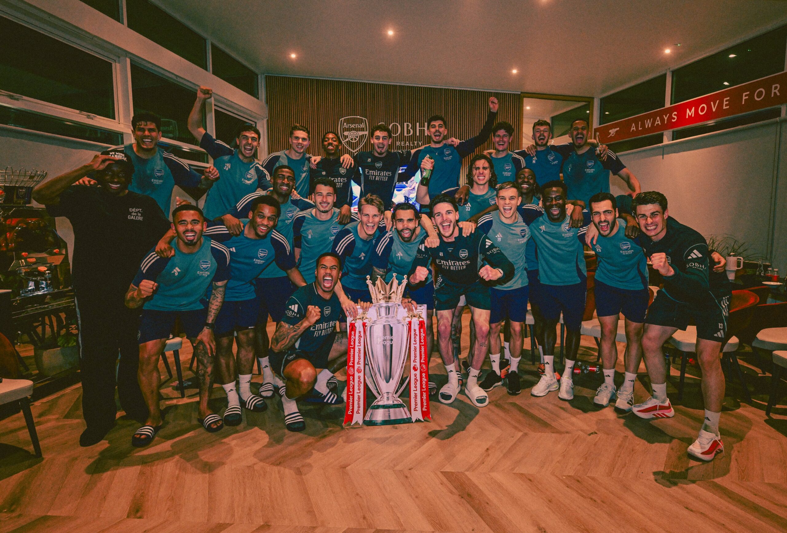Akhirnya Arsenal Juara Liga Inggris Setelah 22 Tahun Nungguin…